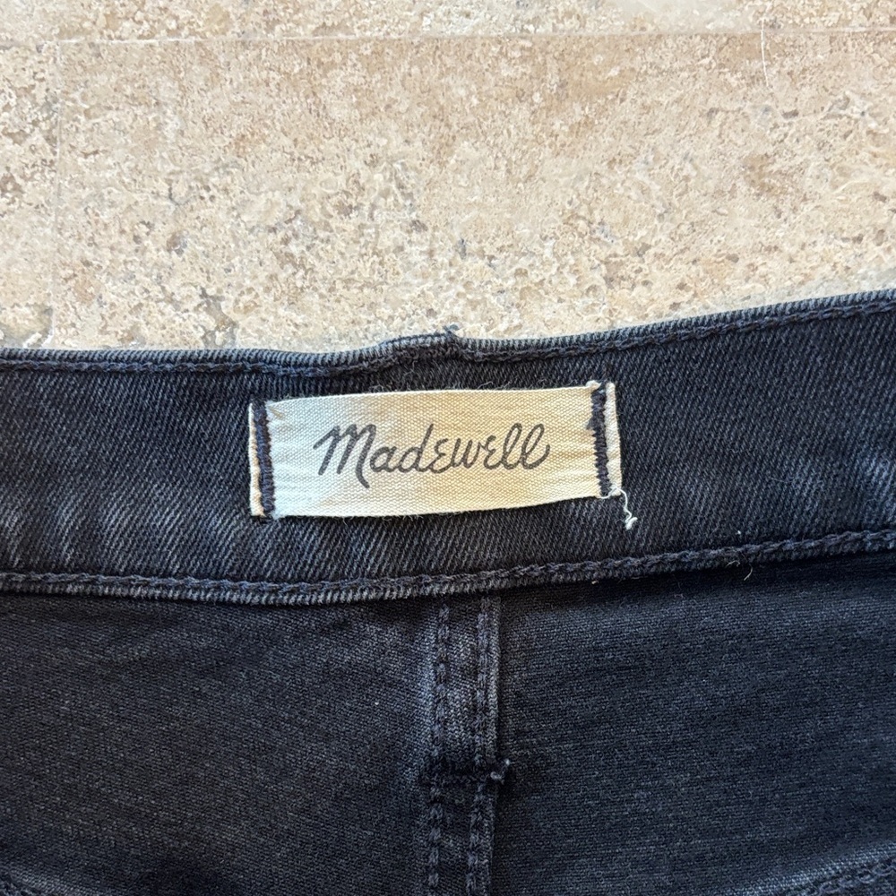 Madewell 28 High rise denim shorts with distressed hem- black - Picture 6 of 8
